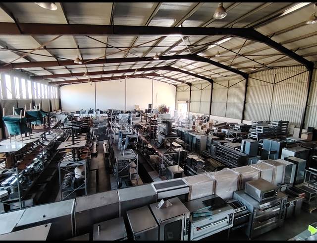 1,111M² WAREHOUSE TO LET IN AIRPORT PARK